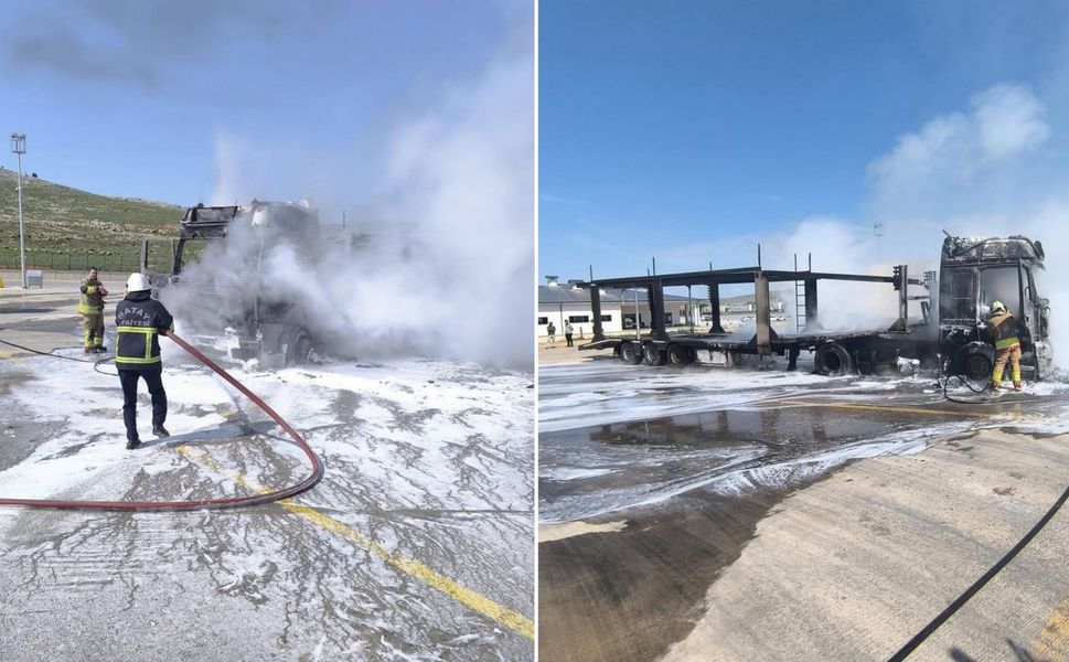 Reyhanlı’da Park Halindeki TIR Yandı