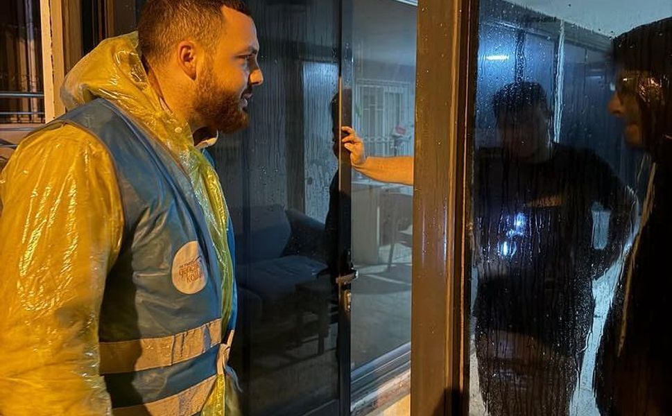 AK Gençlik Hatay’dan Defne’de Yağıştan Etkilenen Ailelere Destek