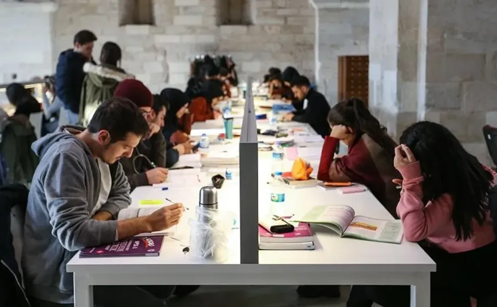 Üniversite Öğrencilerine 10 Milyar Liralık Destek