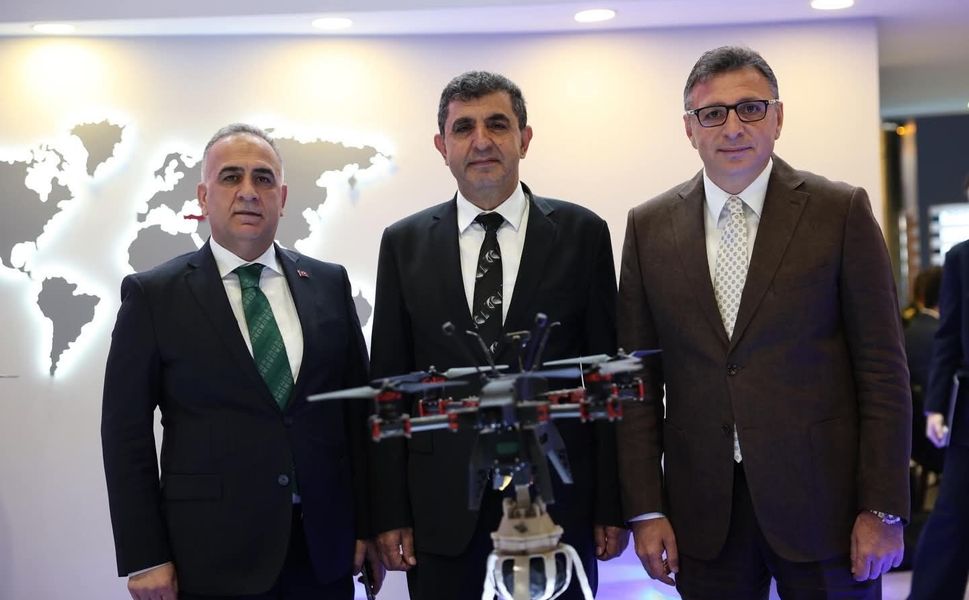 Rıfat Sarı’dan Dönmezoğlu Grubu Standına Ziyaret