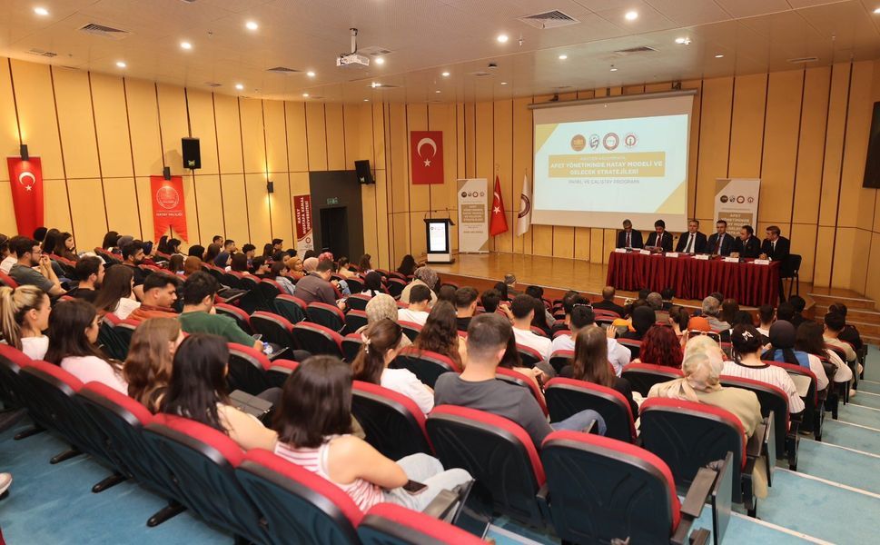 Hatay Modeli Programında İlçelerde Afet ve Dayanışma Ele Alındı