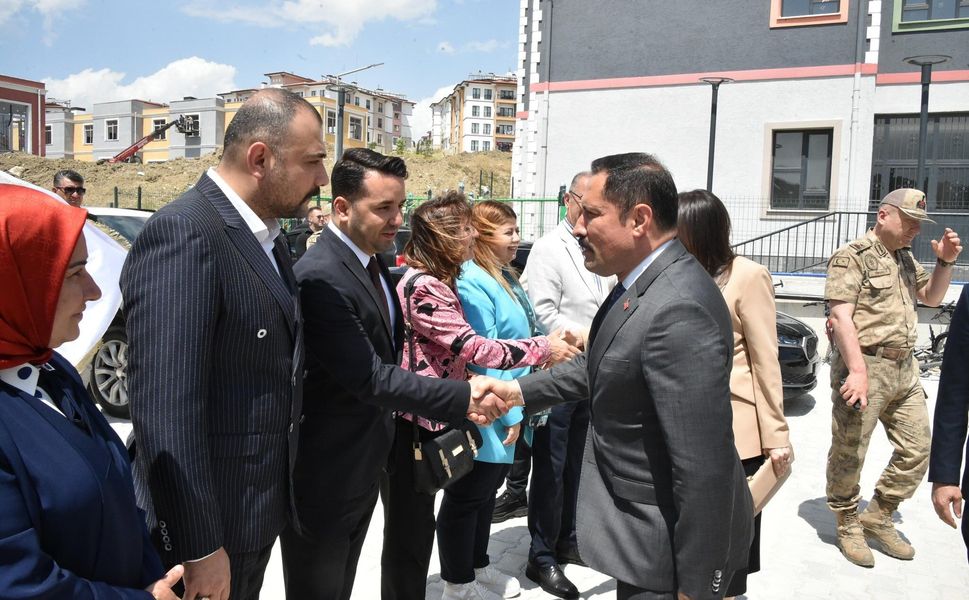 Dikmece’de Şehit Sabri Aksu Ortaokulu Açıldı