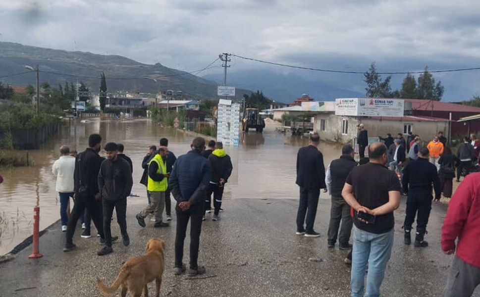 Sel’de Vatandaşlar Botlarla Kurtarılıyor