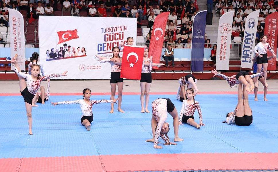 Hatay’da 19 Mayıs Coşkusu Salona Sığmadı