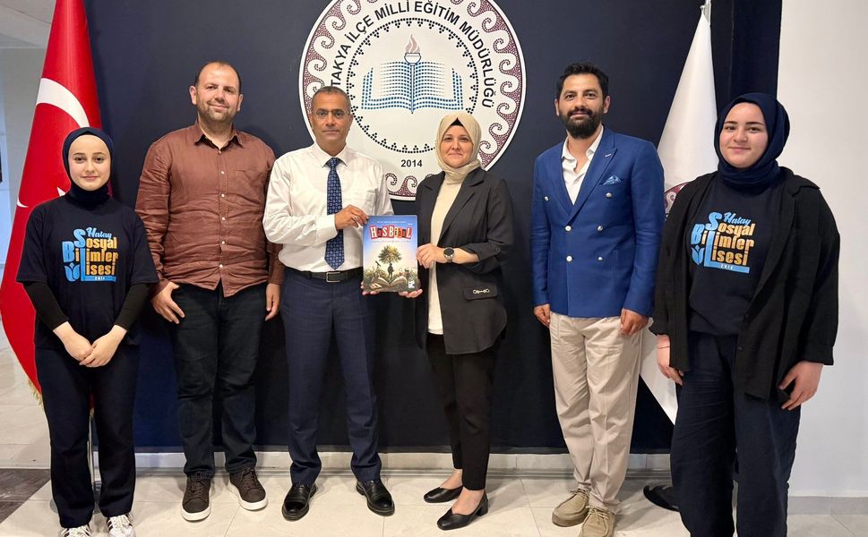 Hasbihal Dergisi İlçe Milli Eğitim Müdürü Tecimen’e Takdim Edildi