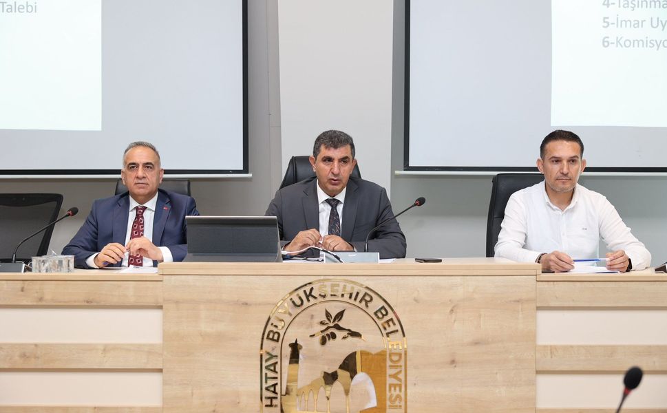 AK Parti Grubu Büyükşehir Belediye Meclisi Toplantısında Bir Araya Geldi