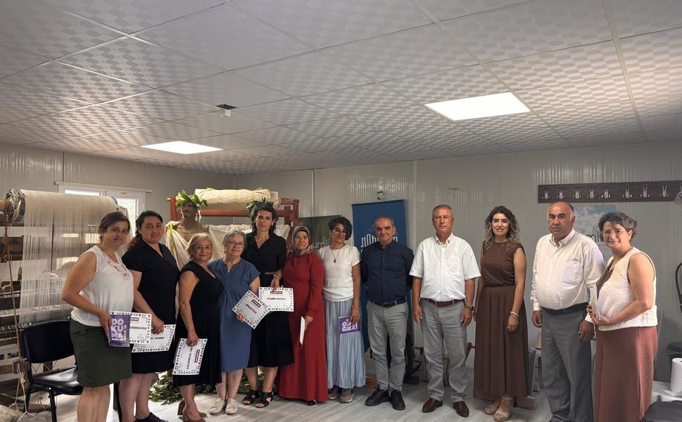Antakya’da İpek Dokumacılığı Kursiyerlerine Sertifika