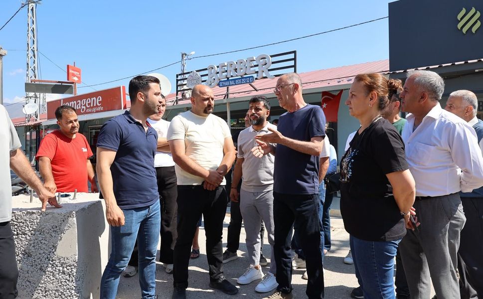 Yapar, Prefabrik Uzun Çarşı Esnafını Ziyaret Etti