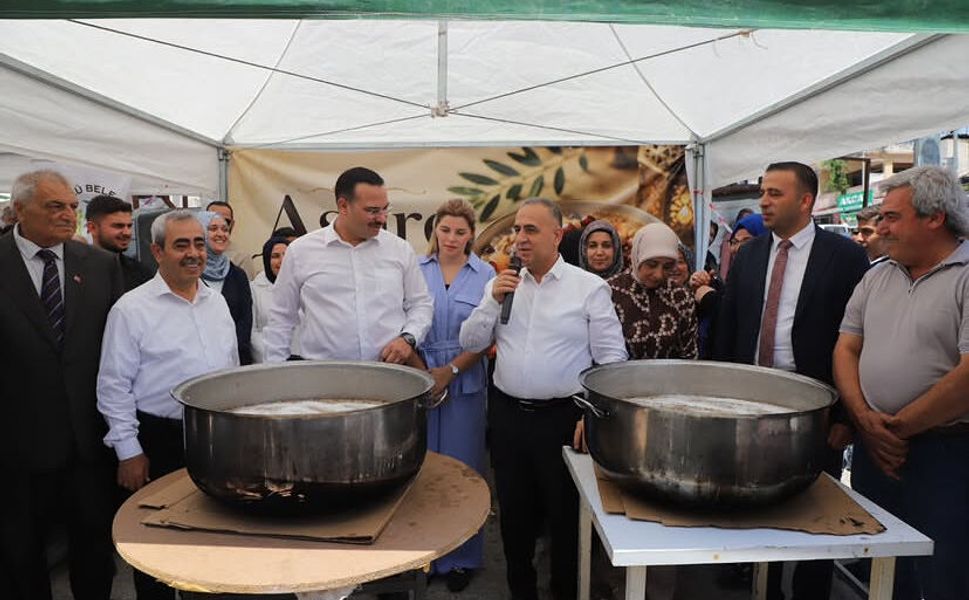 Altınözü’nde Aşure Bereketi