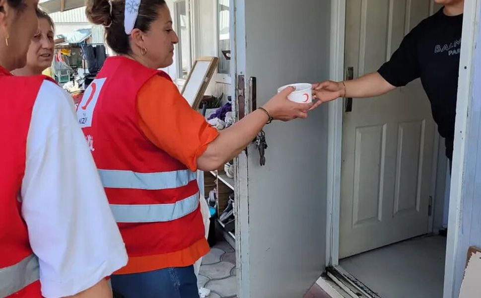Kızılay Kadın Hatay’dan Aşure Günü’nde Gönülleri Isıtan İkram