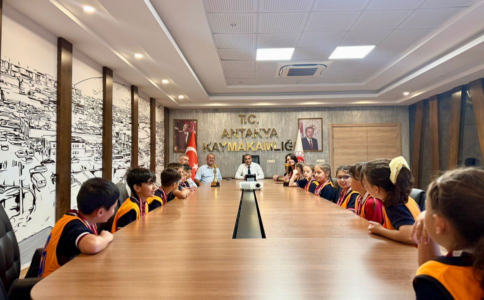 Şampiyon Öğrencilerden İlçe Millî Eğitim Müdürü’ne Ziyaret