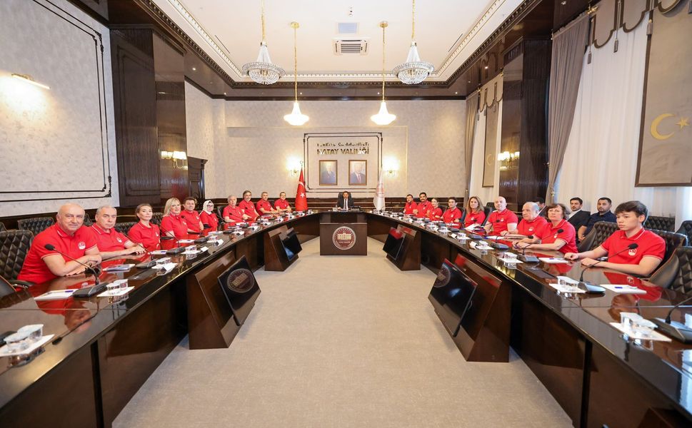 Hatay Valisi Masatlı, TMOK Heyeti ve Milli Sporcuları Kabul Etti