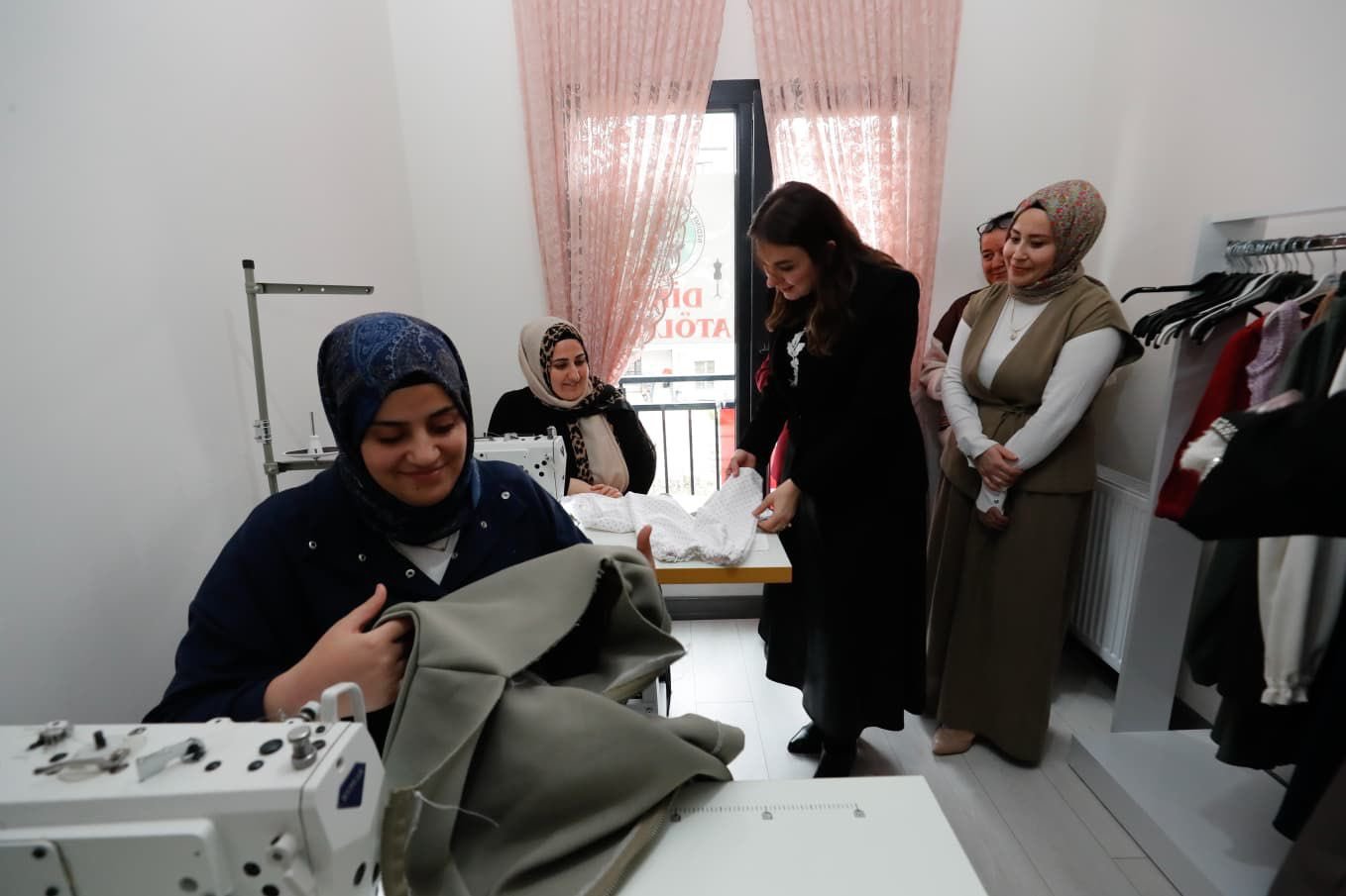 Any Conv.com H B D1U M Eak A U Afrj