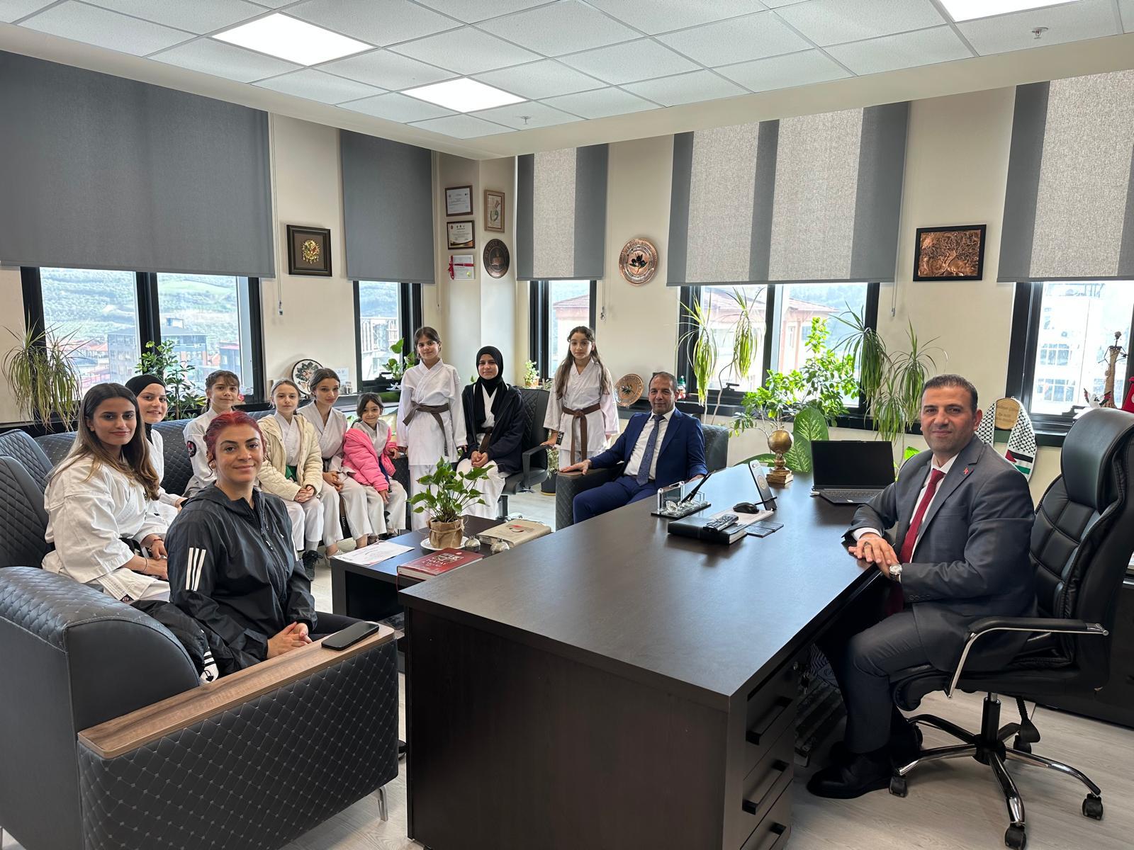 Any Conv.com H B Xk E 6 X Q A A Kd Fn