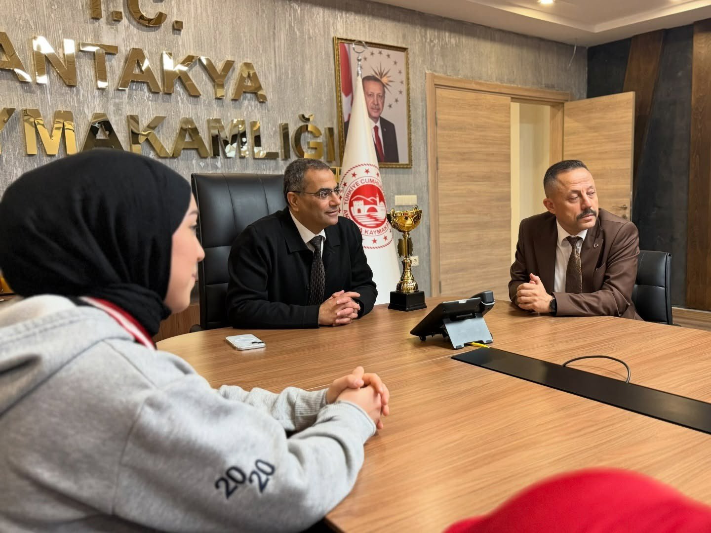 Any Conv.com H Bbomit X A A Ay Ek U