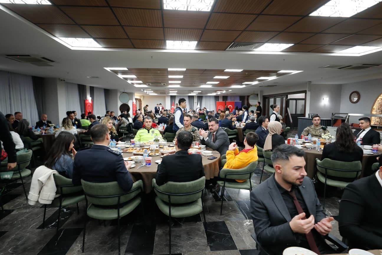 Any Conv.com H C M Kjy0 Xg A A U Bvk-1