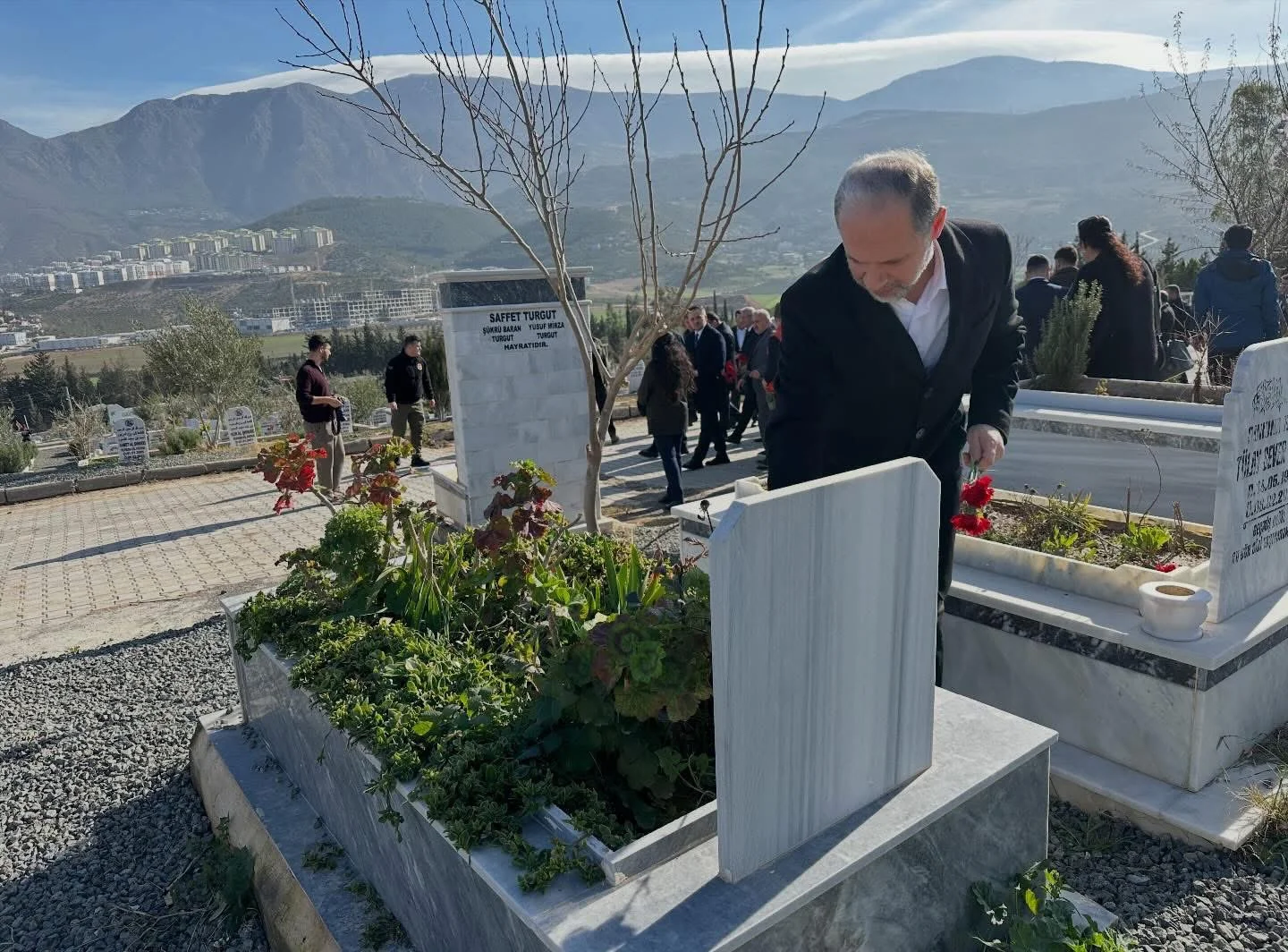 H A Z Am Nl W M A A Ek U7