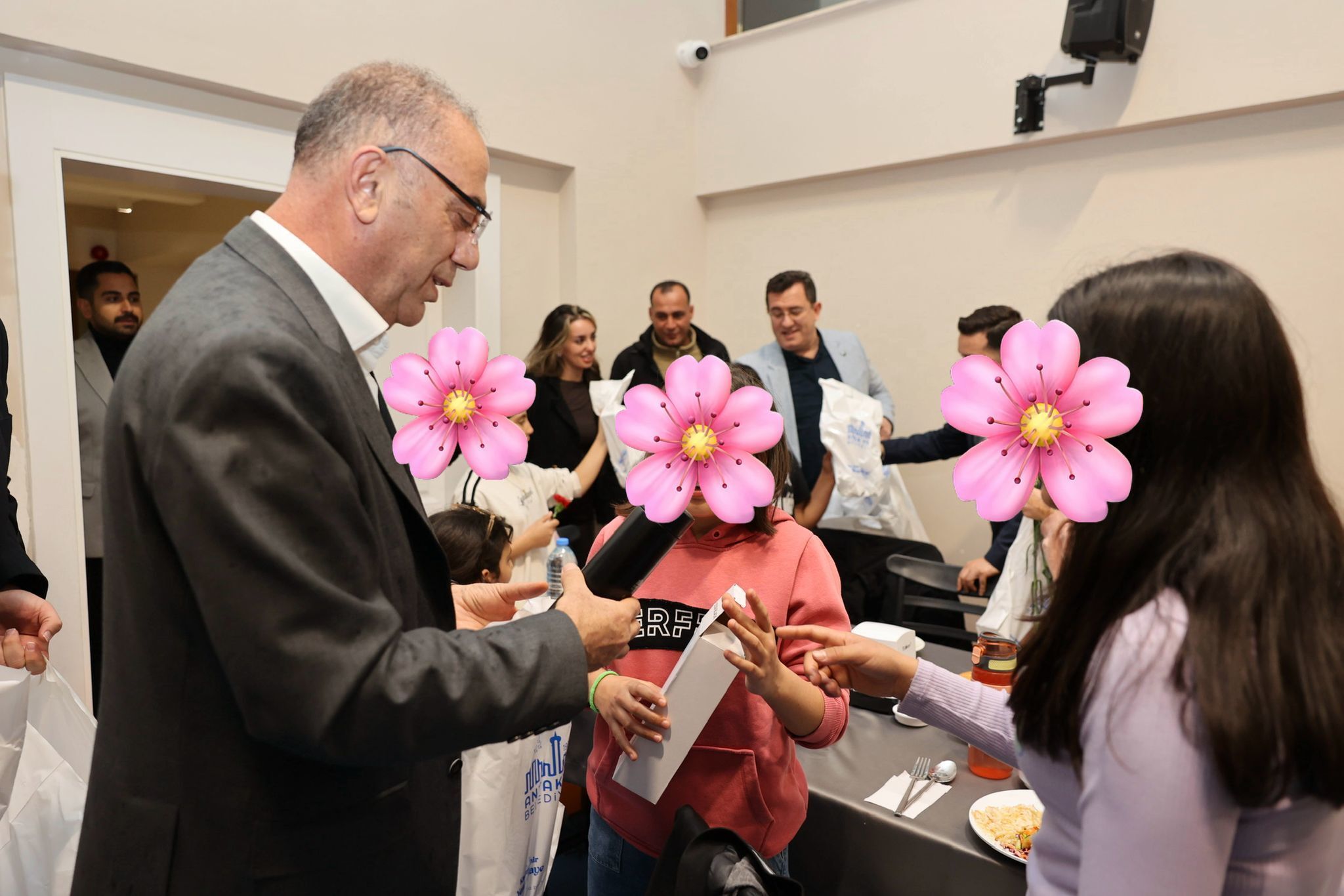 Any Conv.com H Dj L Je V W E A A Gg R6