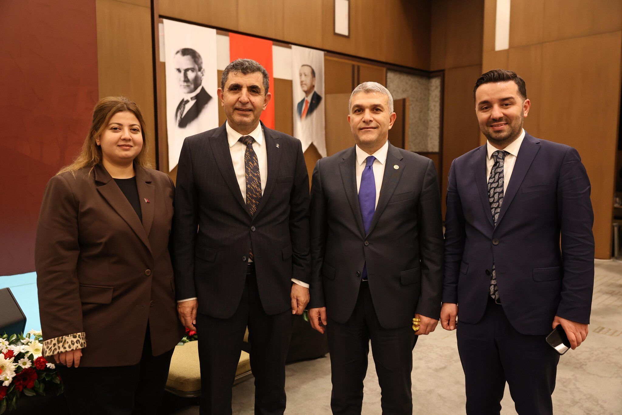 Any Conv.com H Dyx Q X M A A E1X K