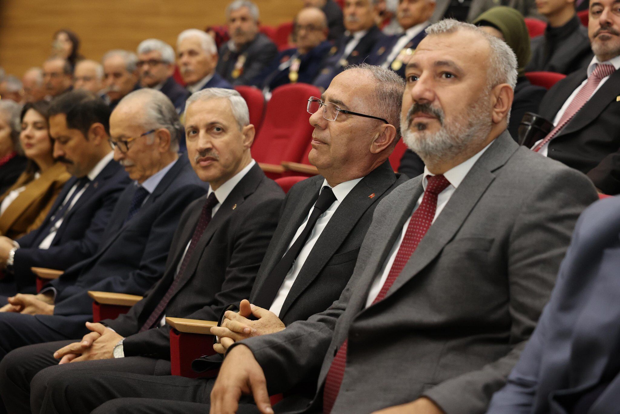 Any Conv.com H E L C Um1 W A A A Mo Y Y