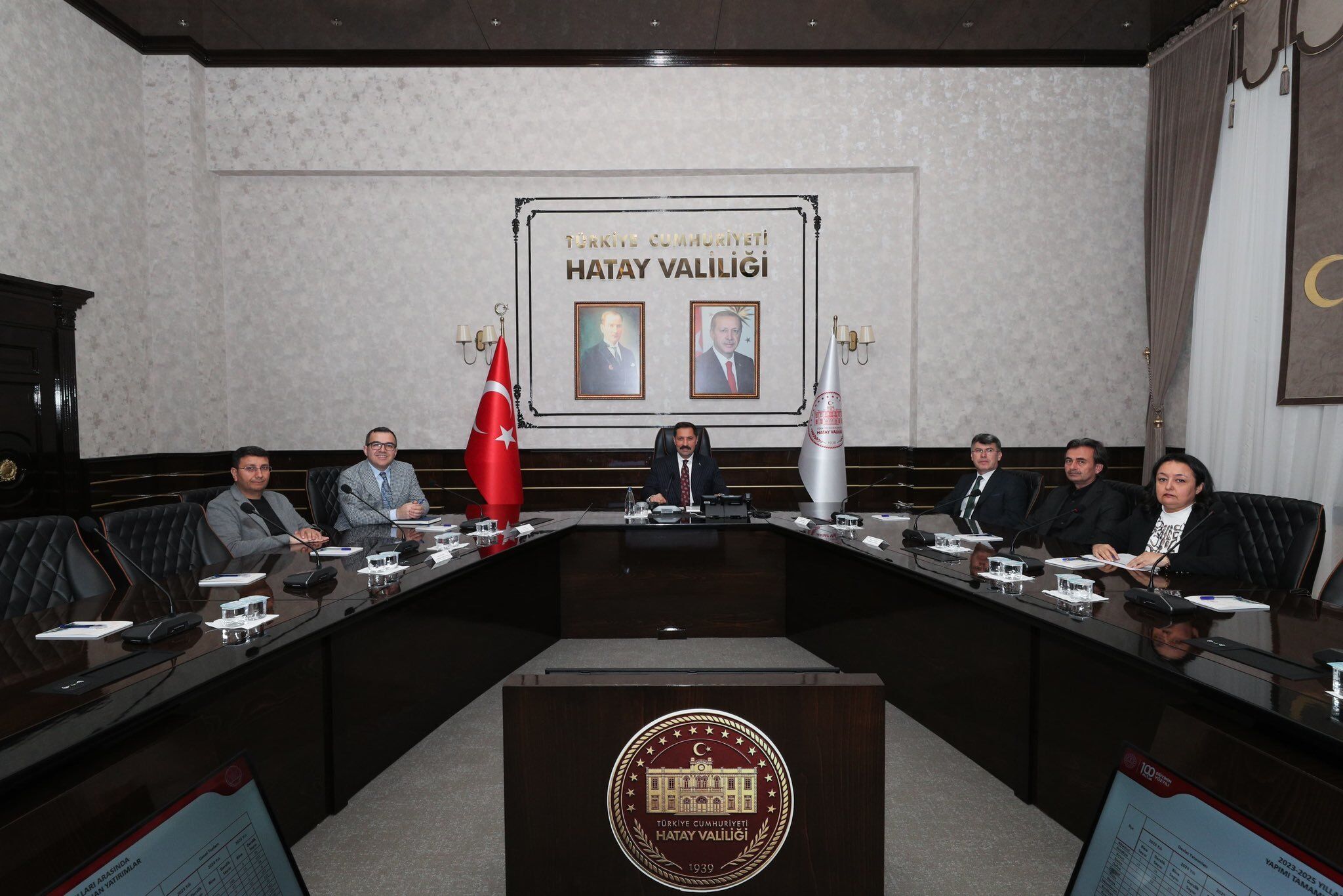 Any Conv.com H E L3H8 Q X U A Azby H