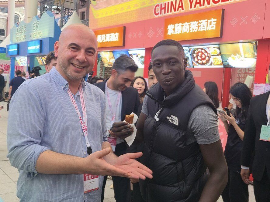 Any Conv.com H E Ly U D P W Q A A L M U