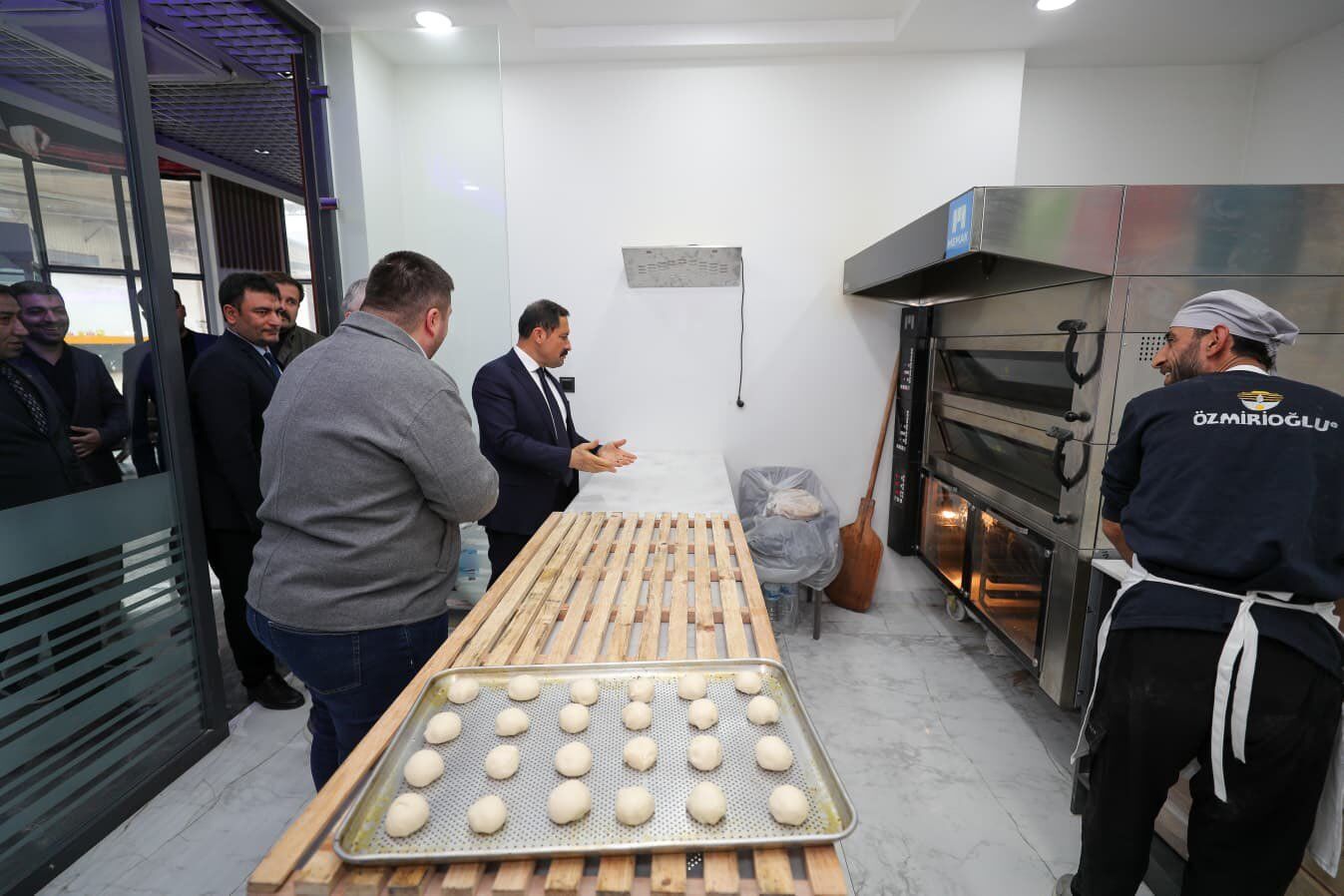 Any Conv.com H E W R W9J W U A A Uro Z