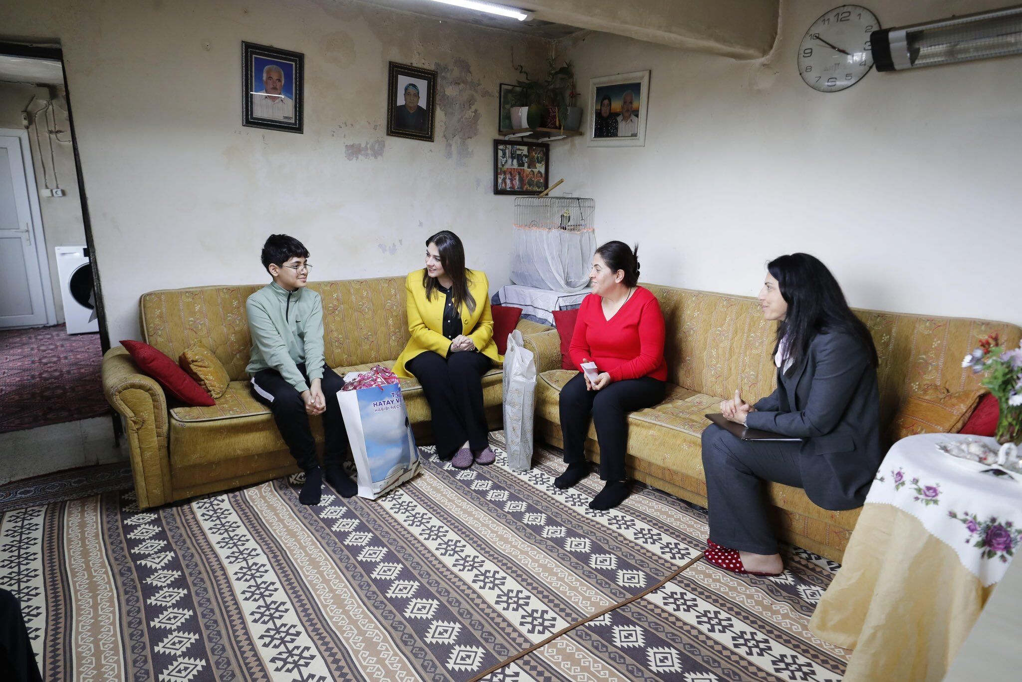 Any Conv.com H E We7 Q6 X E A A U Er