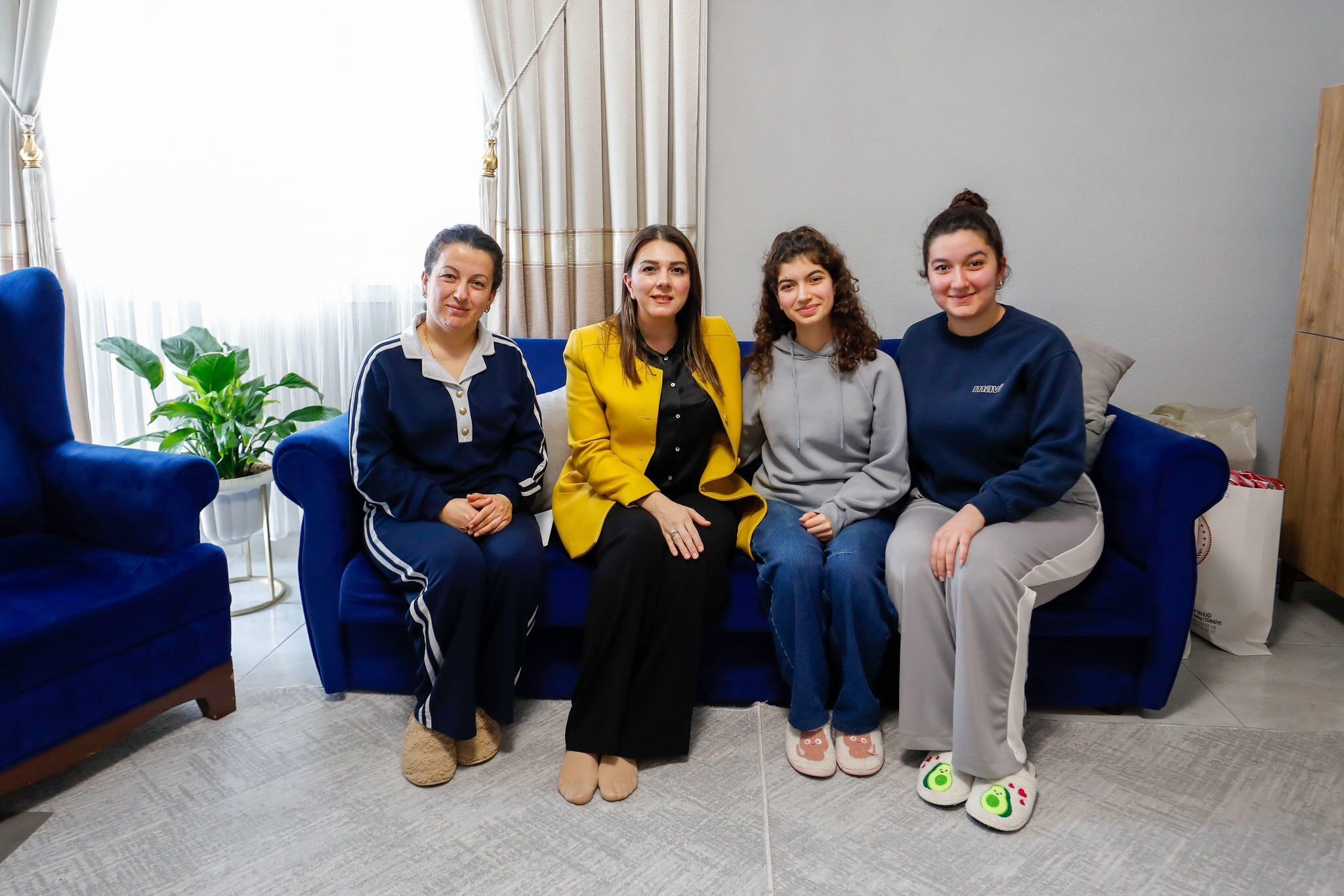 Any Conv.com H E We7 R Wb Y A I M Ypq