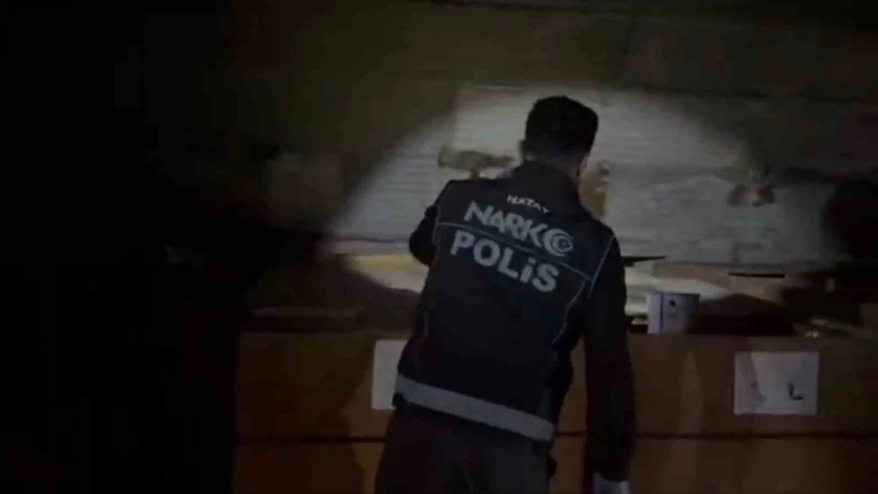 Portakal Bahcesinde Gerceklesen Uyusturucu Alisverisine Polis Ekiplerinden Baskin 175 Kilogram Kimyasal Uyusturucu Ham Maddesi Ele Gecirildi 3 1773386713