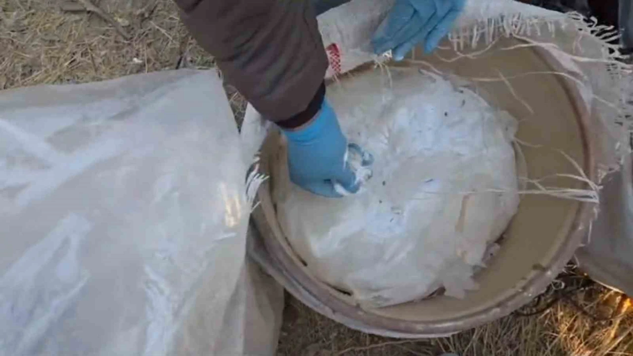 Portakal Bahcesinde Gerceklesen Uyusturucu Alisverisine Polis Ekiplerinden Baskin 175 Kilogram Kimyasal Uyusturucu Ham Maddesi Ele Gecirildi 5 1773386714