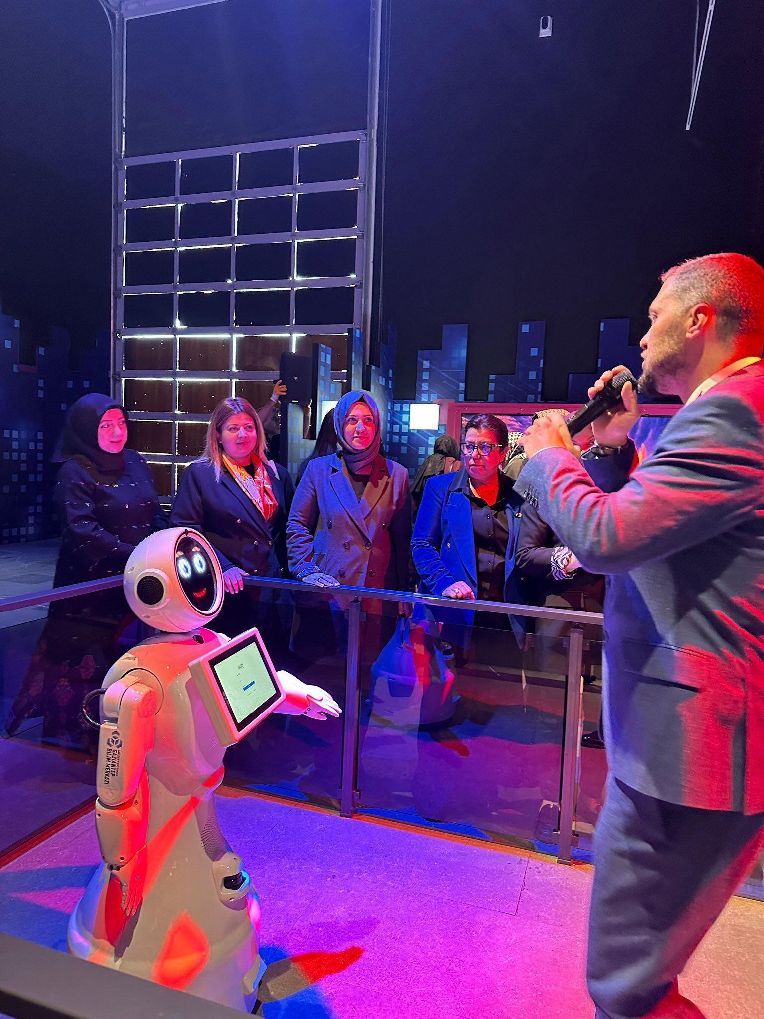 Any Conv.com H E U Ly Dag A A U W N L