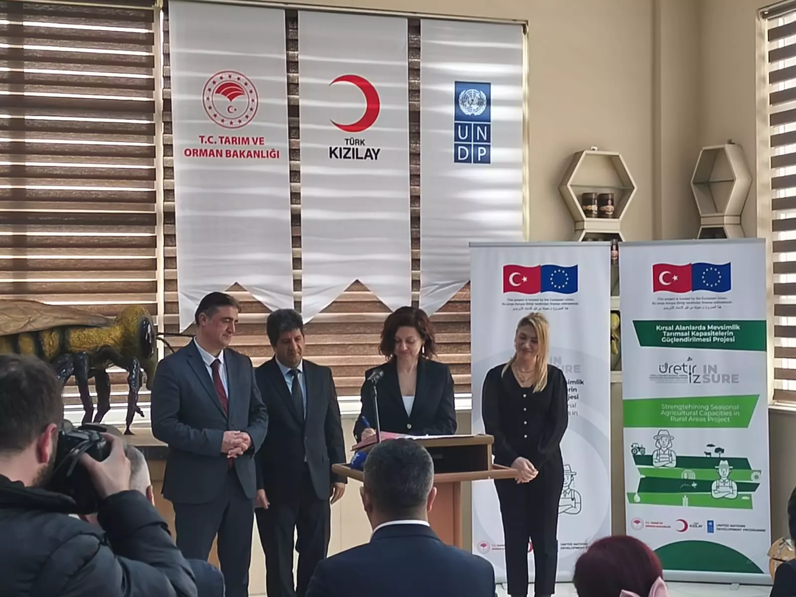 Any Conv.com H F N Te Sq X E A A Fbw