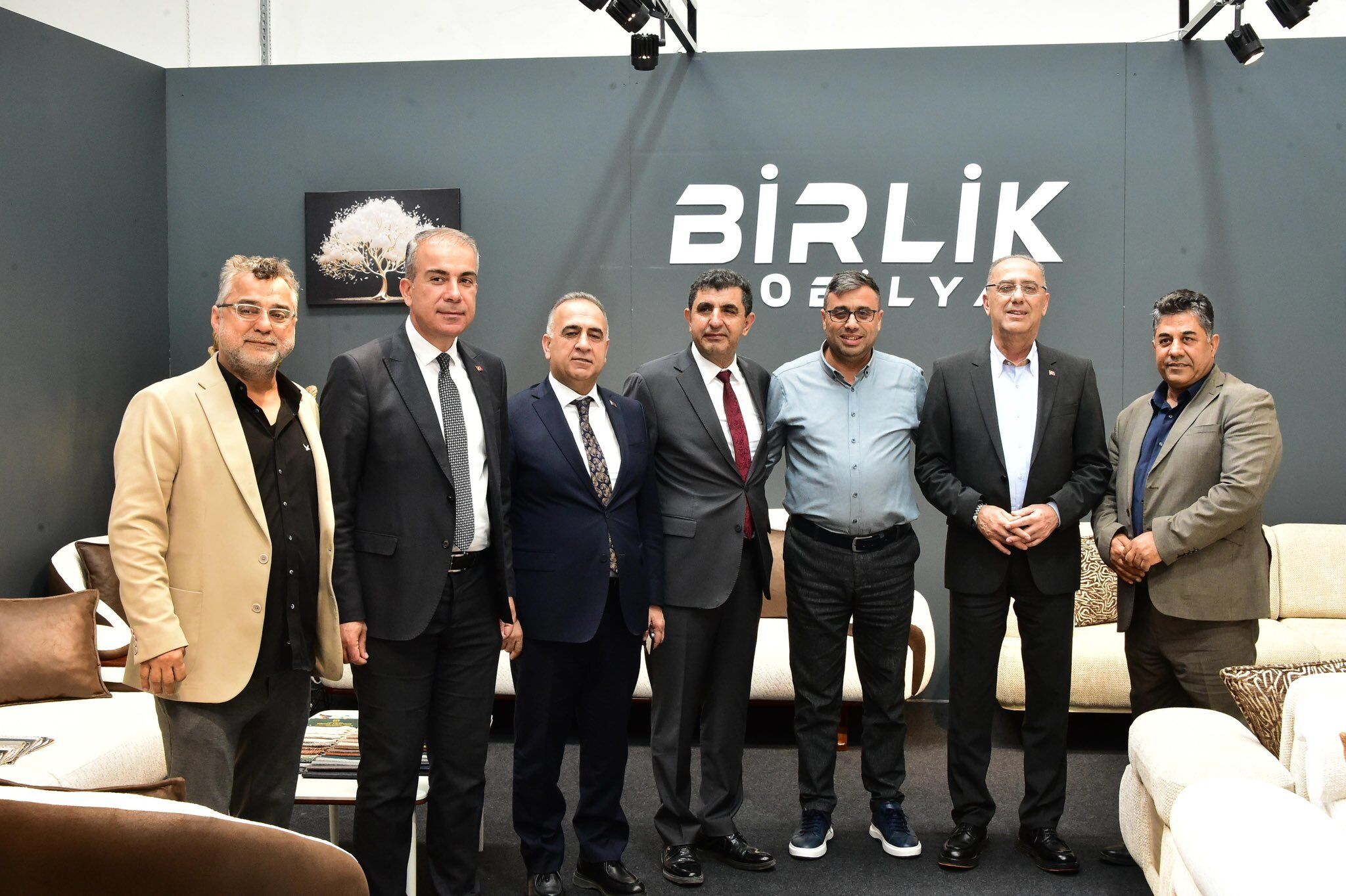 H G Wl Qe X W A A A7 T Yr