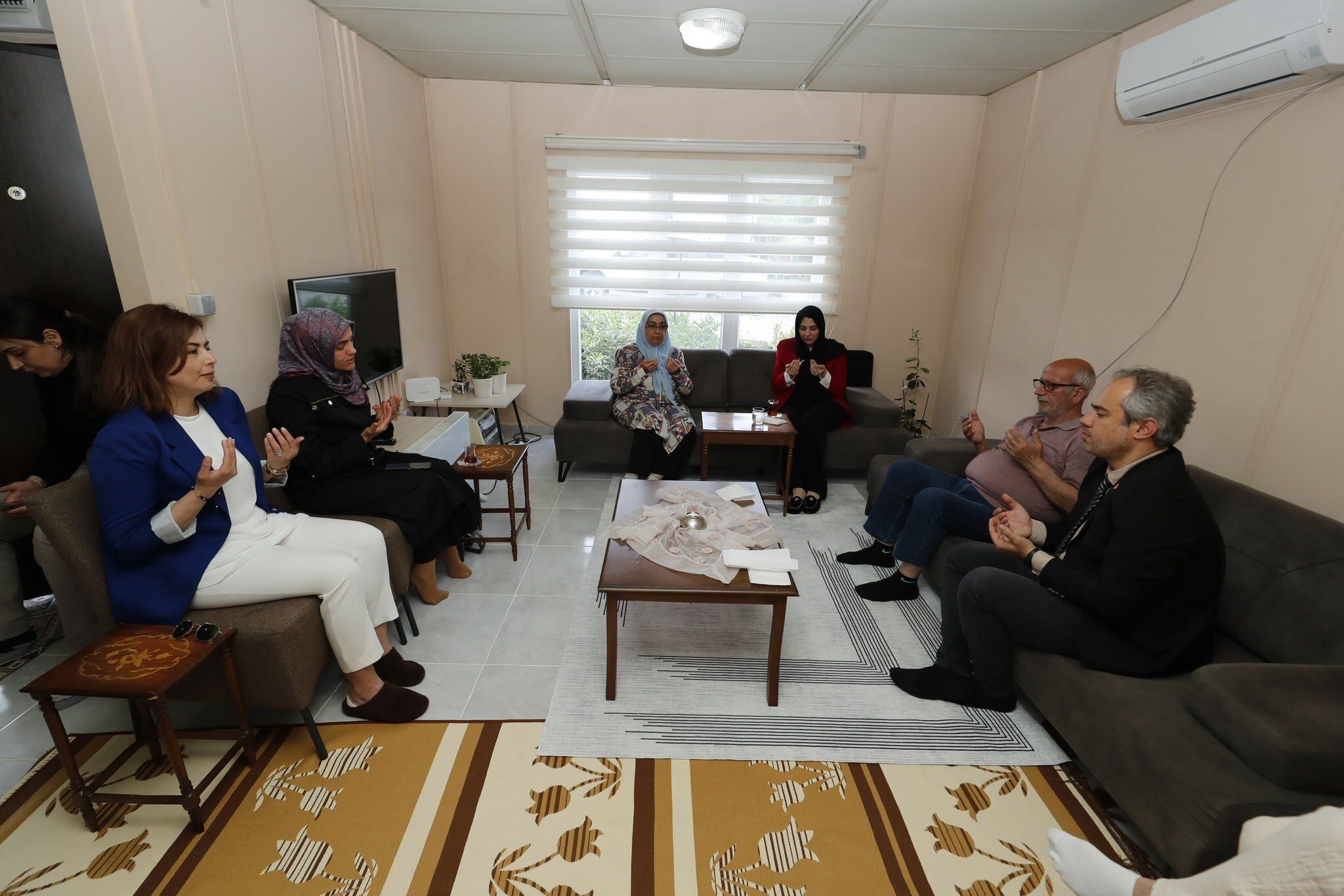 H Gc W Nq W4 A A7Z H R